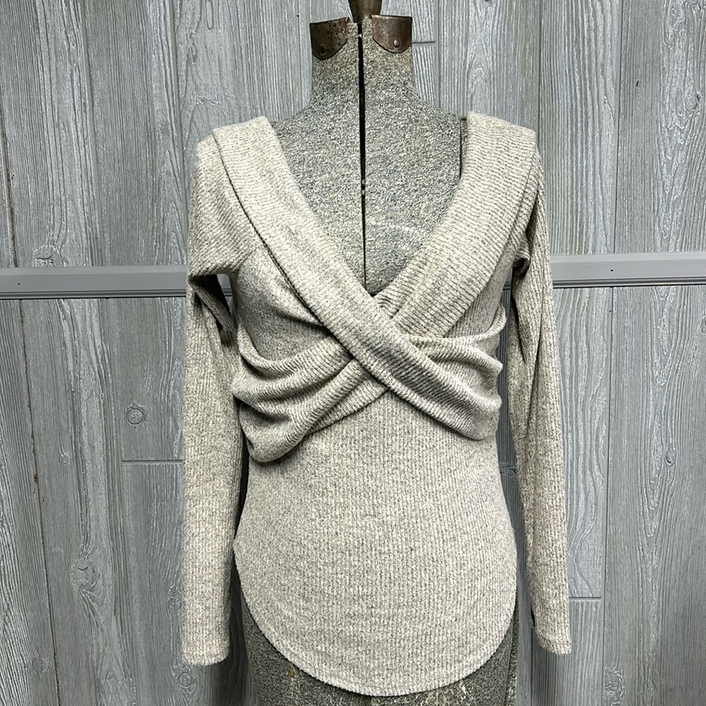 Grey FGD Sweater, Size M NWOT